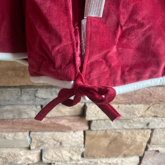 34th & Pine red white trim Christmas tree skirt NWT - Picture 6 of 10